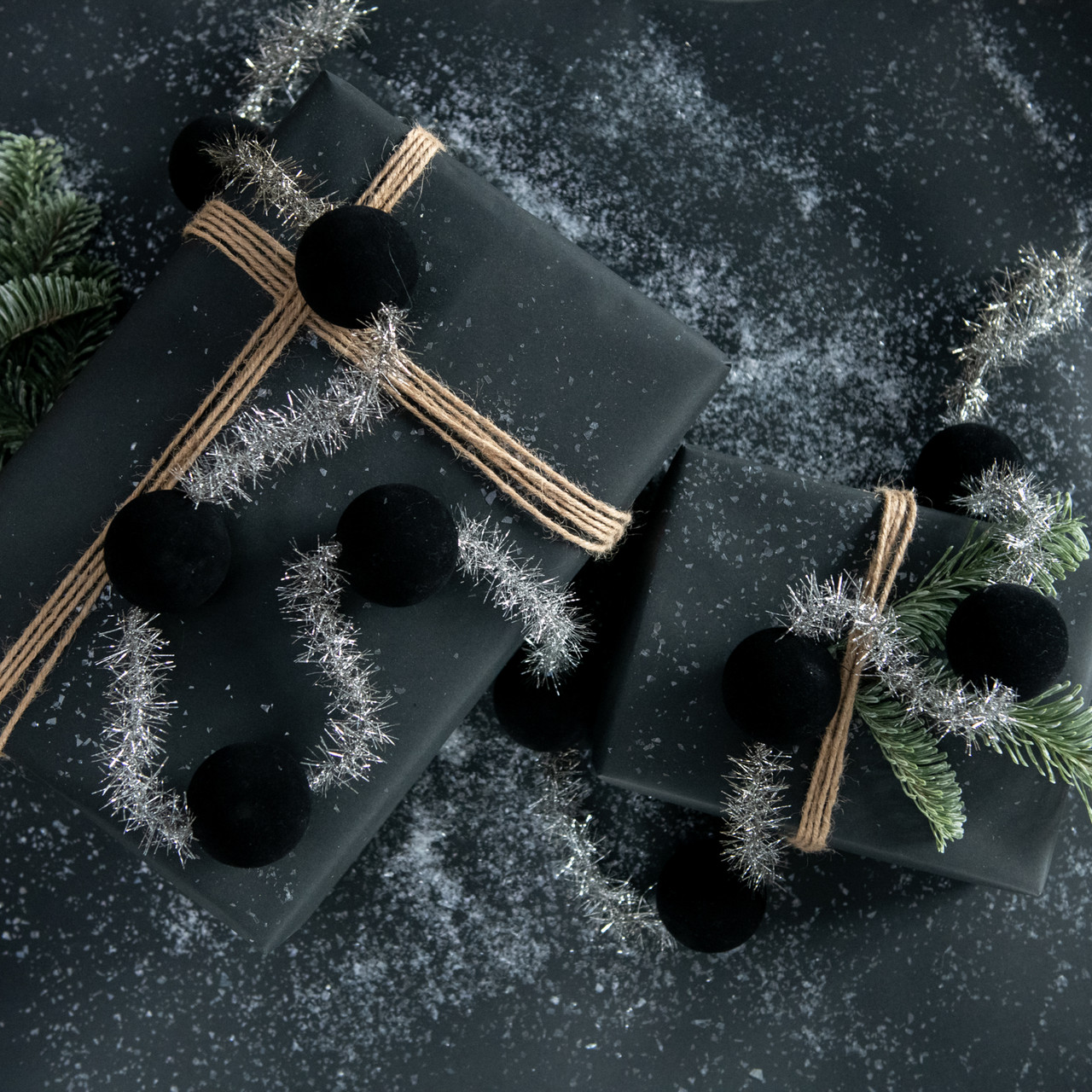 6' - BLACK 2" FLOCKED BALL GARLAND