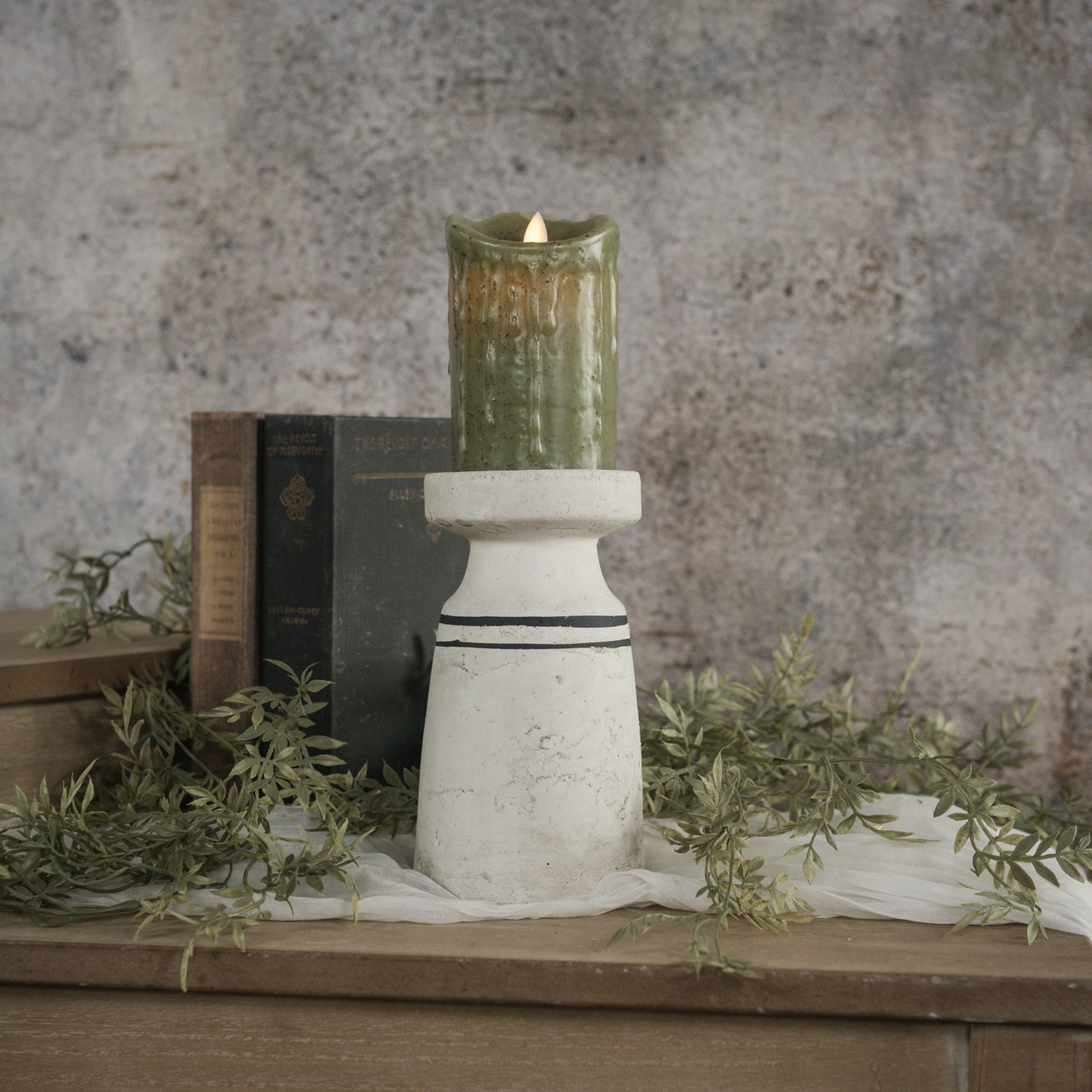 7.5" BLACK & WHITE PILLAR CANDLESTICK