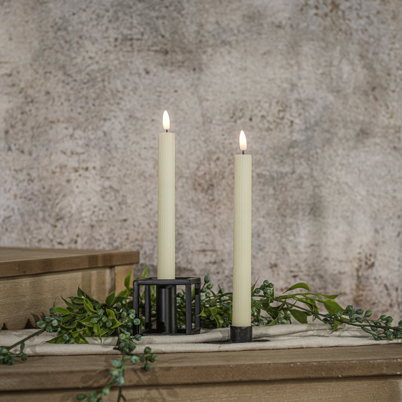SET/ 2 - 9.5" 3D FLAME GROOVED CREAM TAPER CANDLE