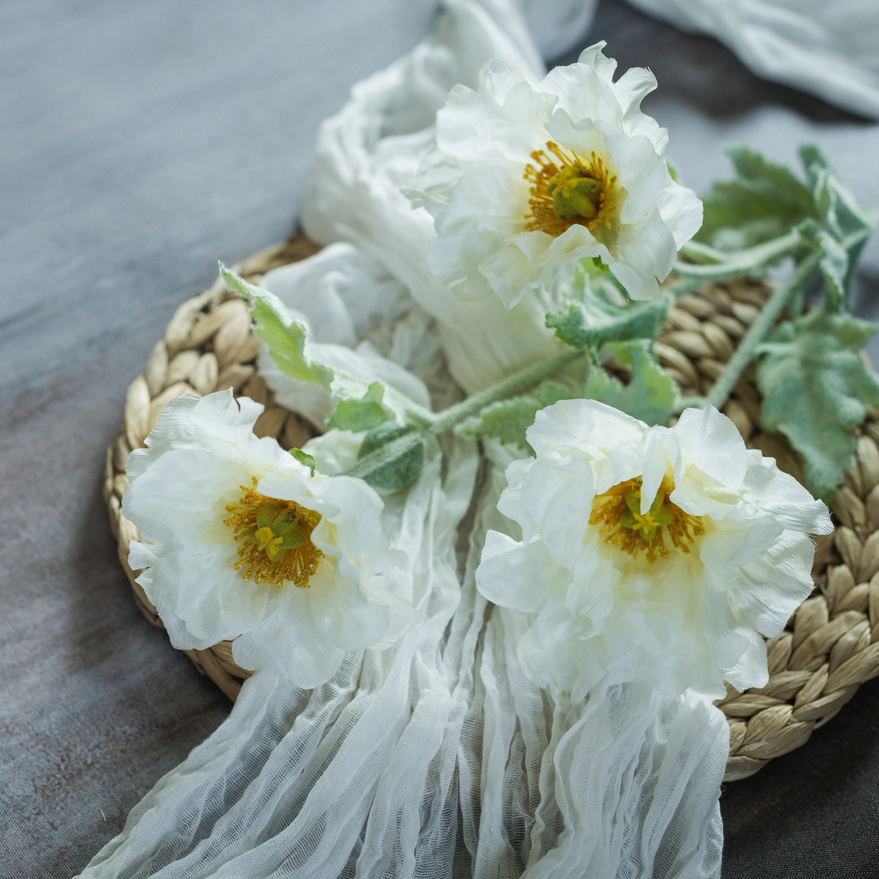 32" WHITE POPPY SPRAY