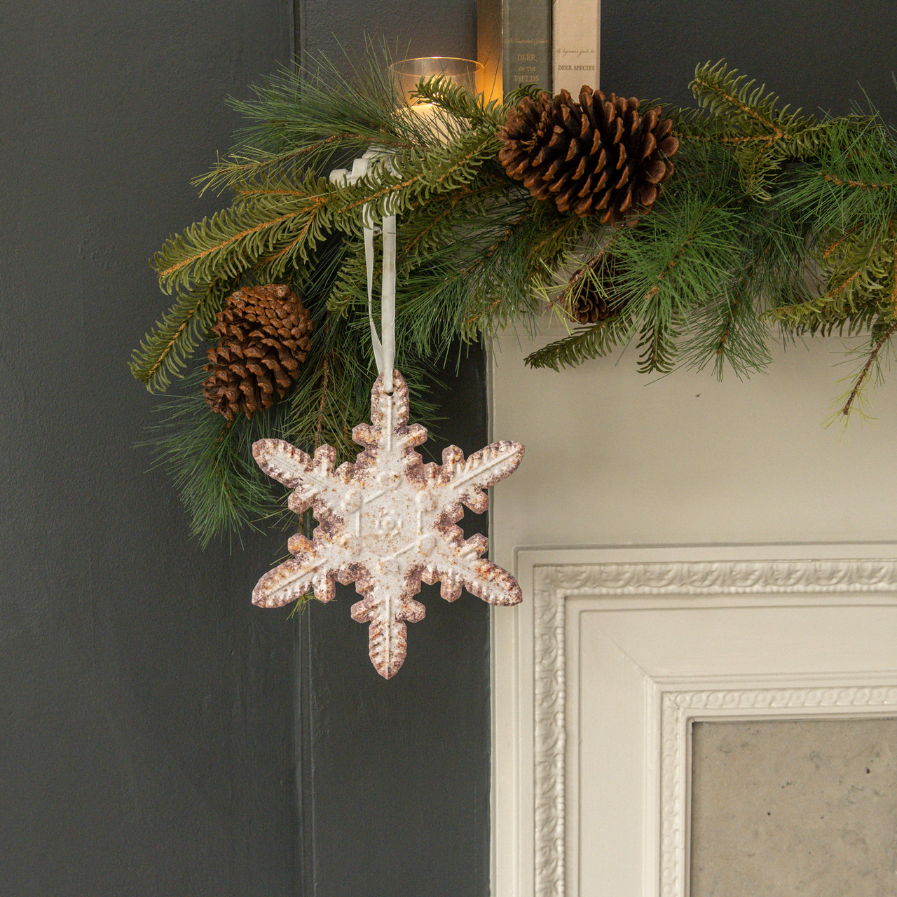 8" WHITE HOLLY SNOWFLAKE
