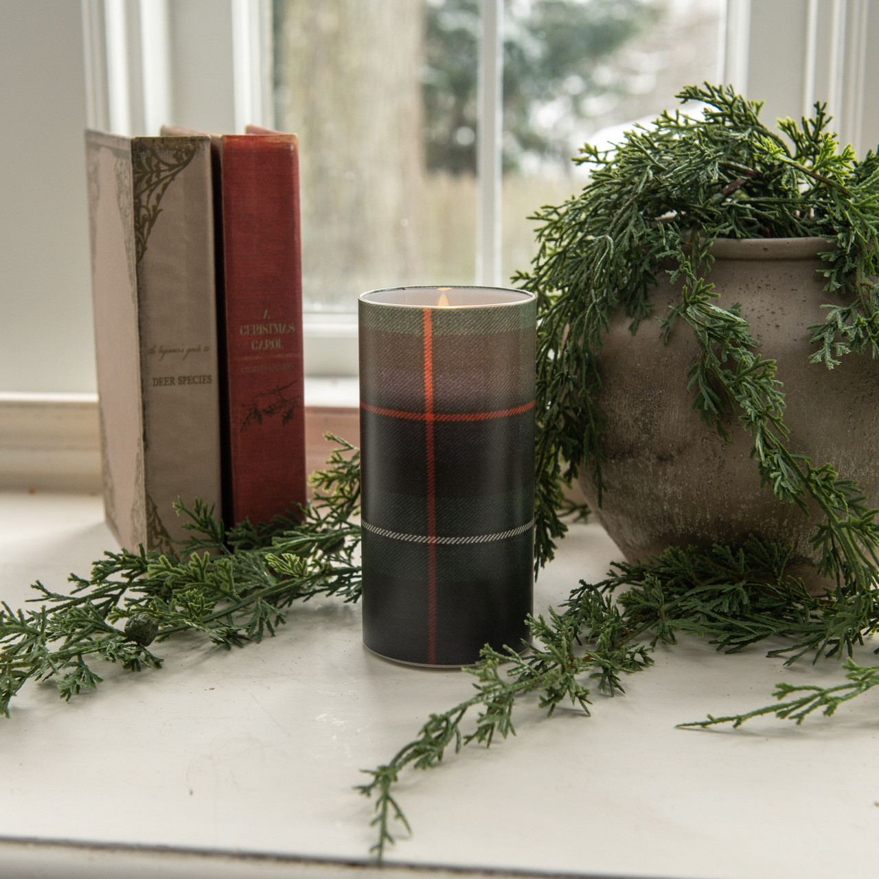 6" GREEN, BLACK & WHITE TARTAN 3D FLAME GLASS CANDLE