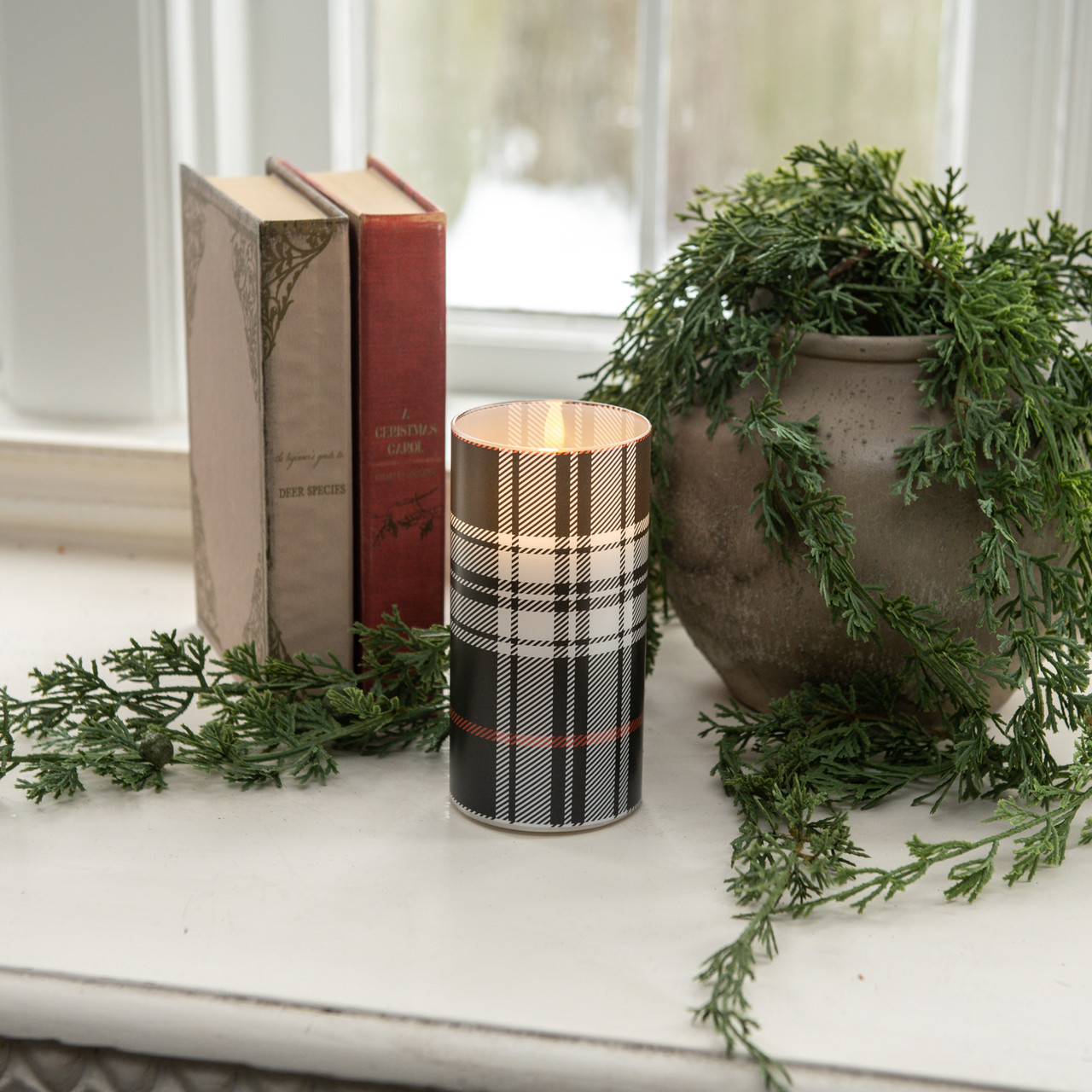 6" BLACK & WHITE TARTAN 3D FLAME GLASS CANDLE
