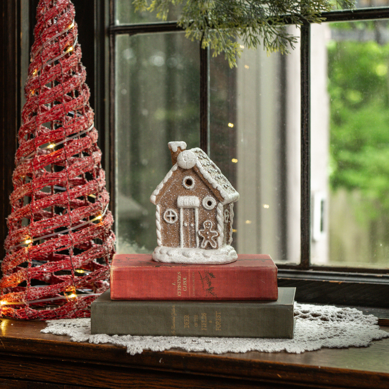 5.5" LIGHTED GINGERBREAD HOUSE