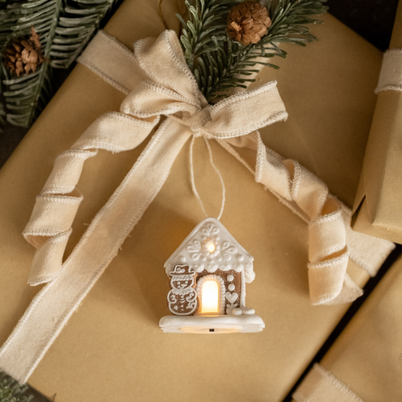 LIGHT UP GINGERBREAD HOUSE ORNAMENT W/ SNOWMAN