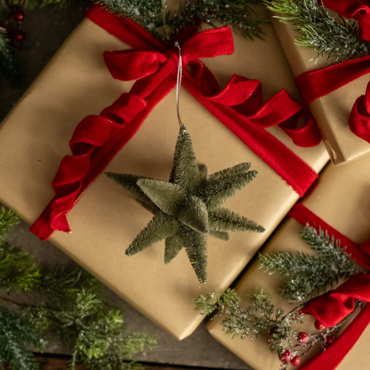 GREEN BOTTLEBRUSH STAR ORNAMENT