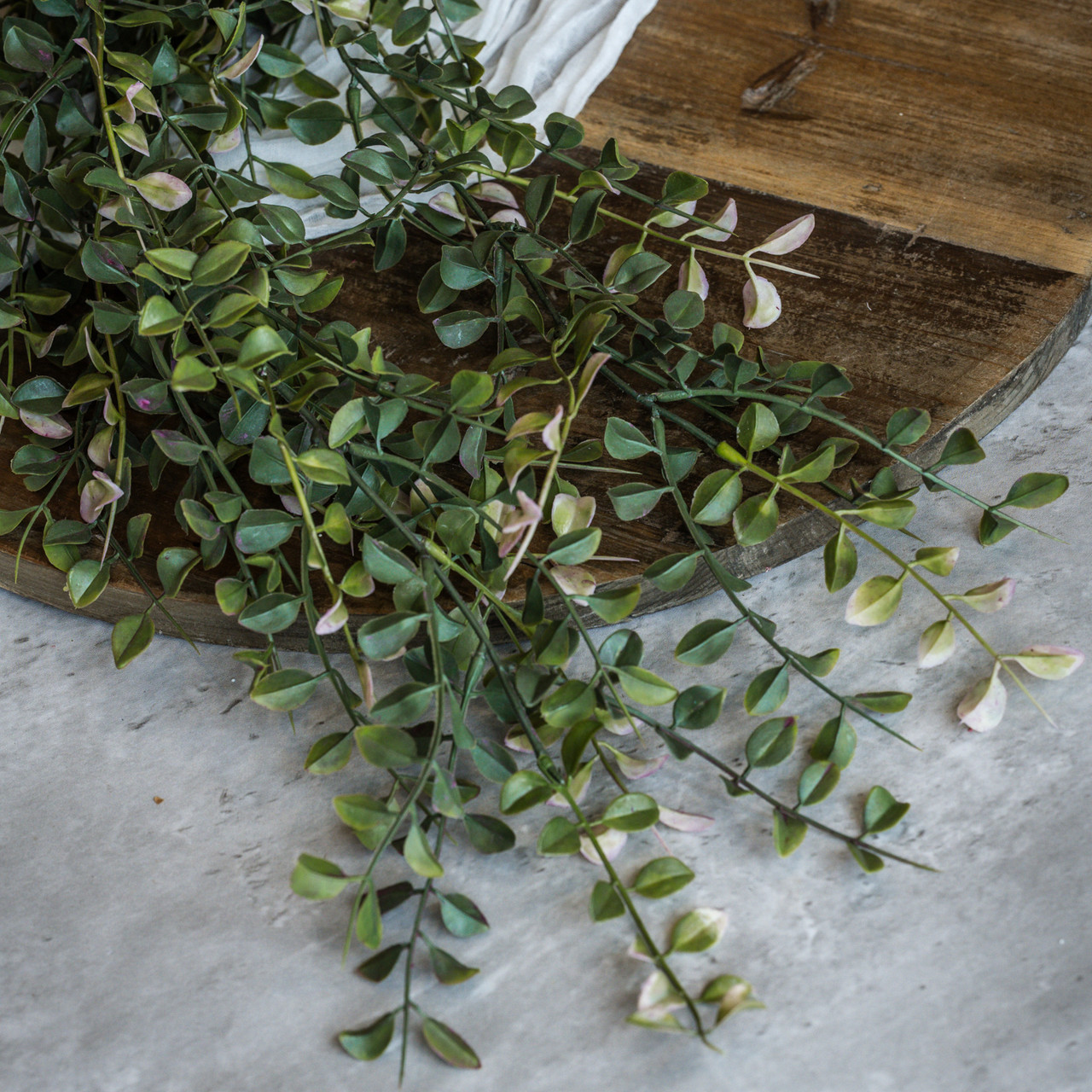 34" PEA LEAF HANGING BUSH