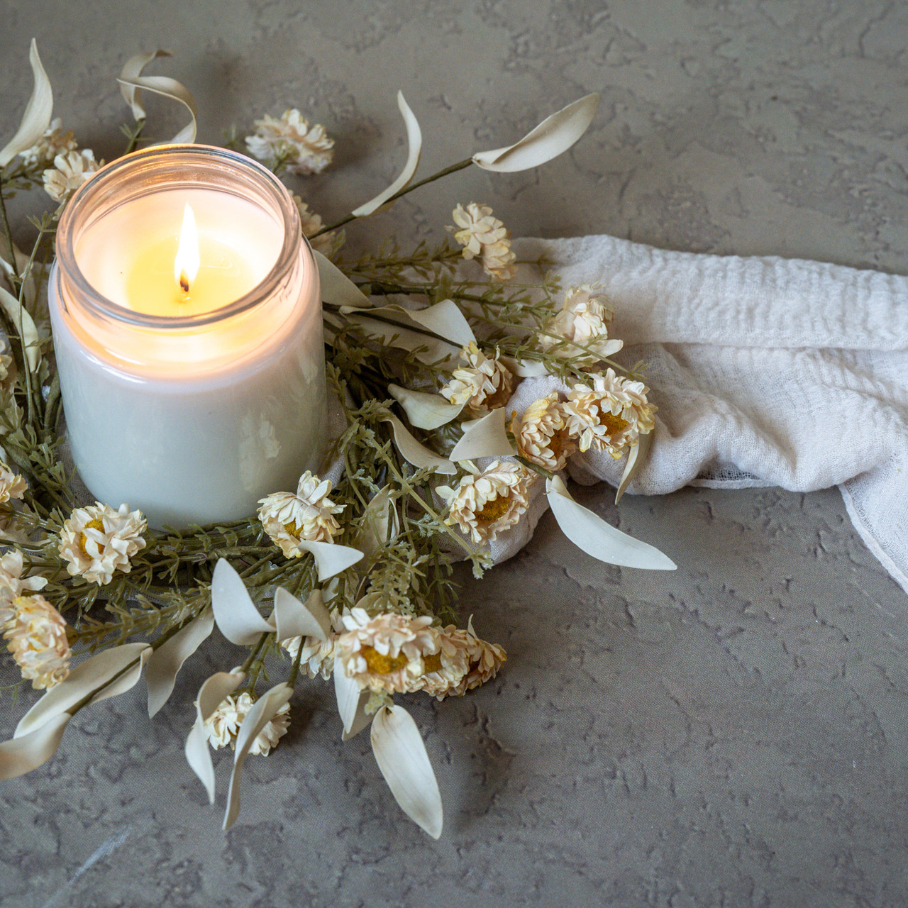 13" CREAM MINI DAISY CANDLE RING
