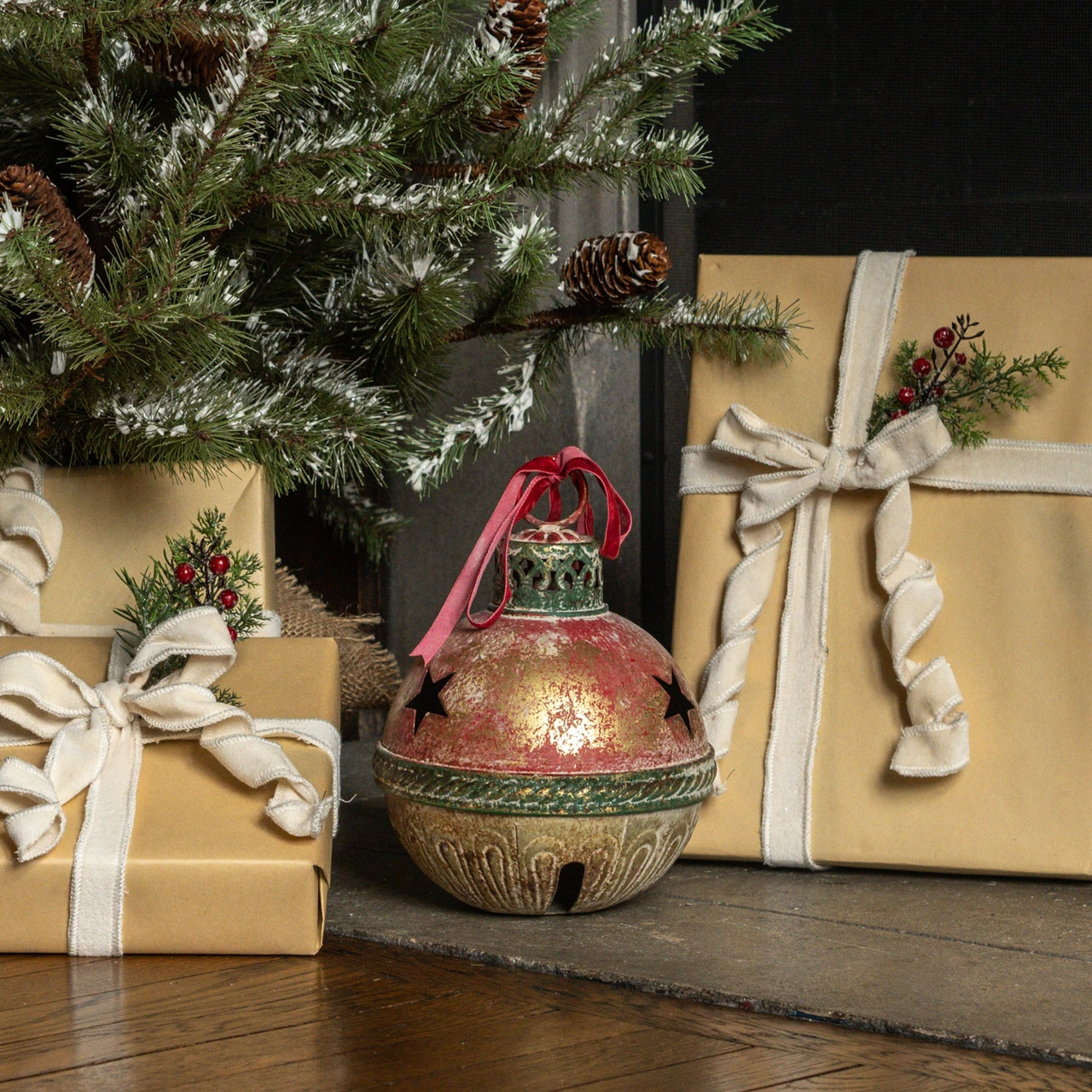 9.25" GOLD, GREEN & RED SLEIGH BELL