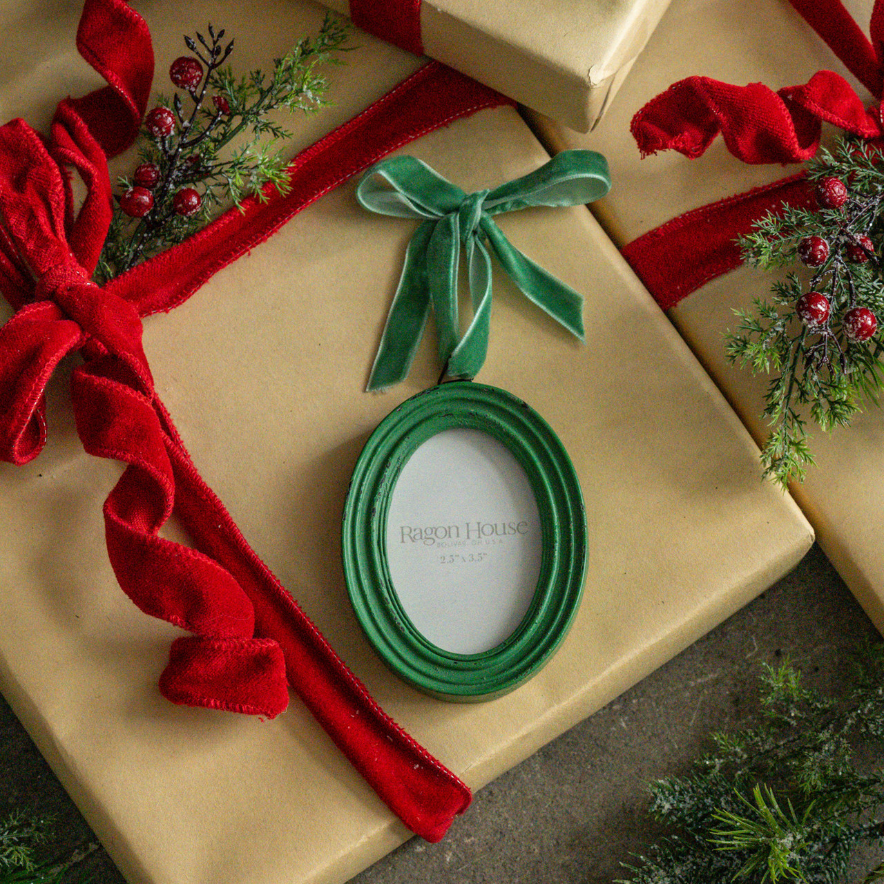 GREEN OVAL FRAME ORNAMENT