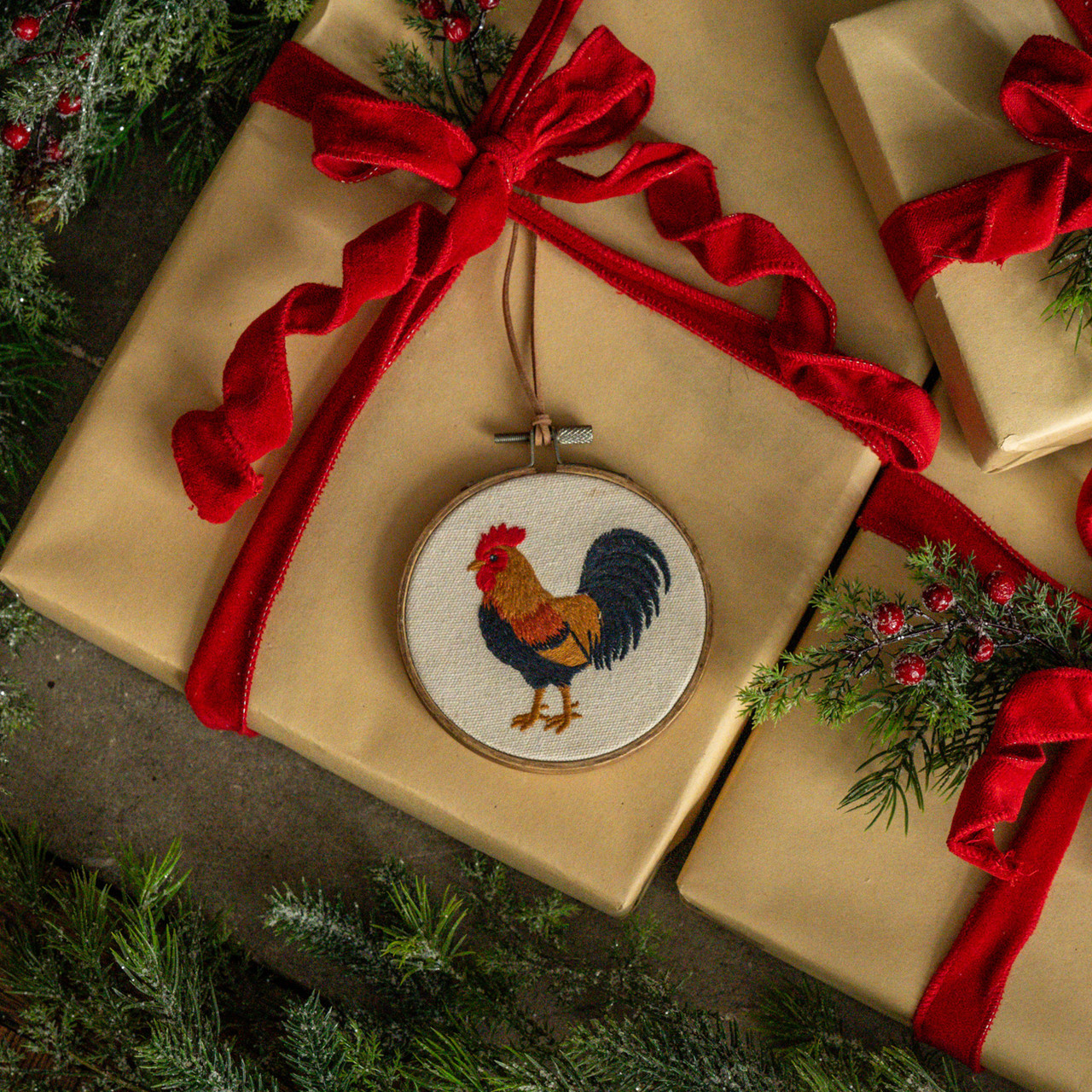 5" MOTHER HEN EMBROIDERED ORNAMENT