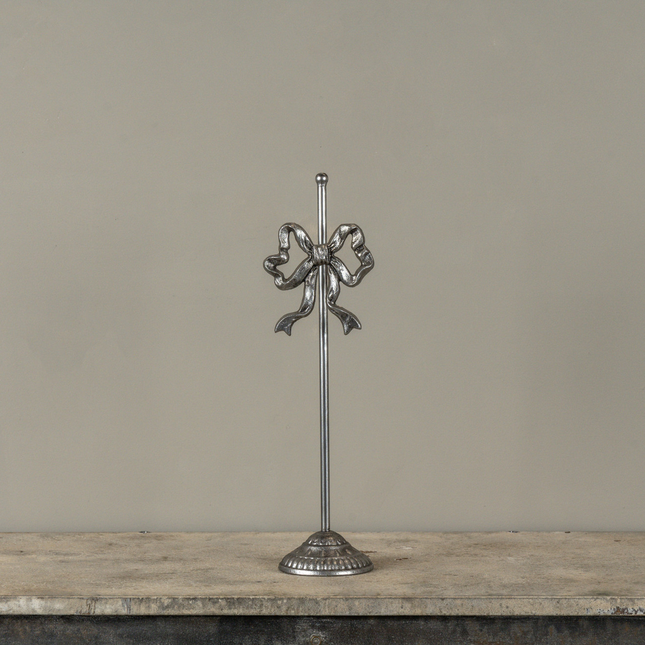 18.25" PEWTER WREATH STAND W/ BOW