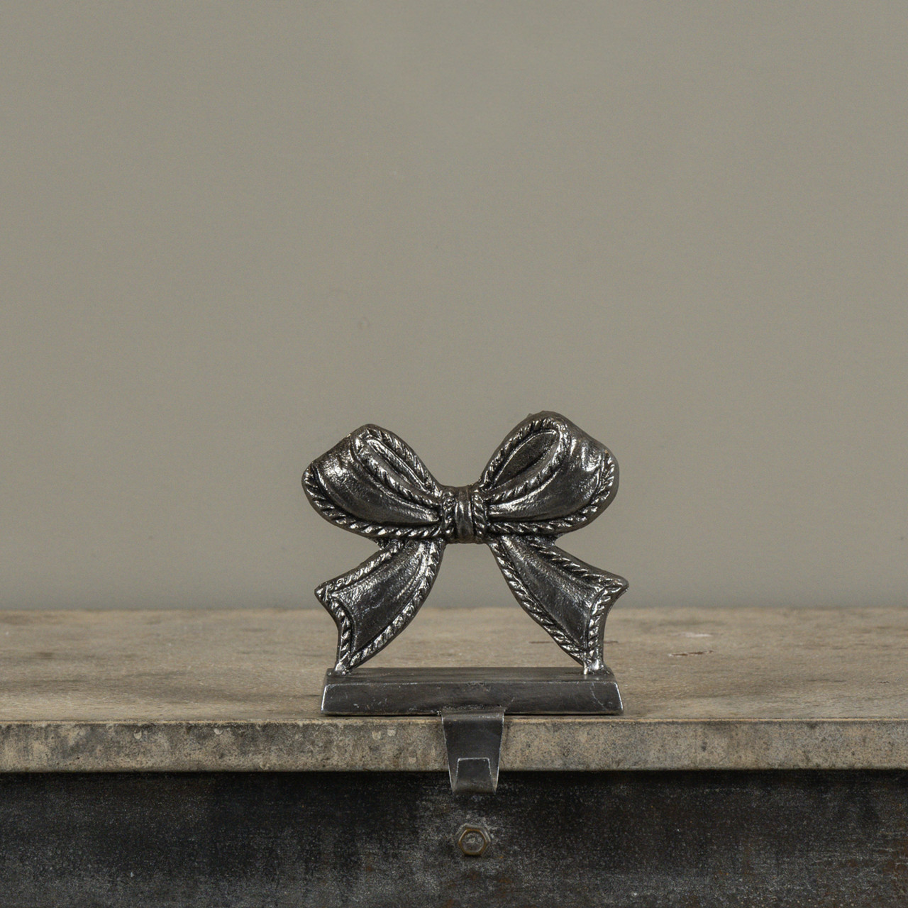 PETITE PEWTER BOW STOCKING HOLDER