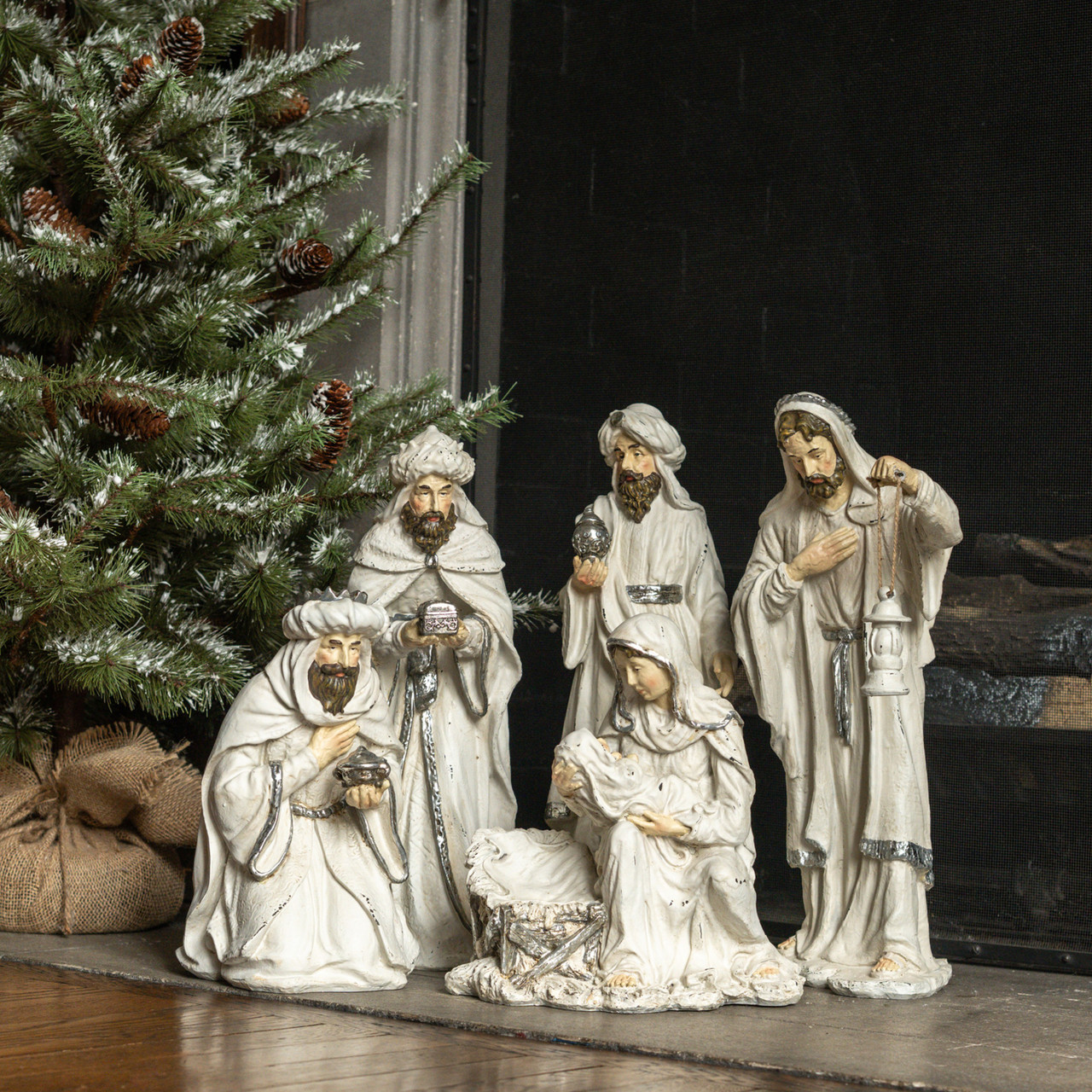 SET/5  NATIVITY SCENE