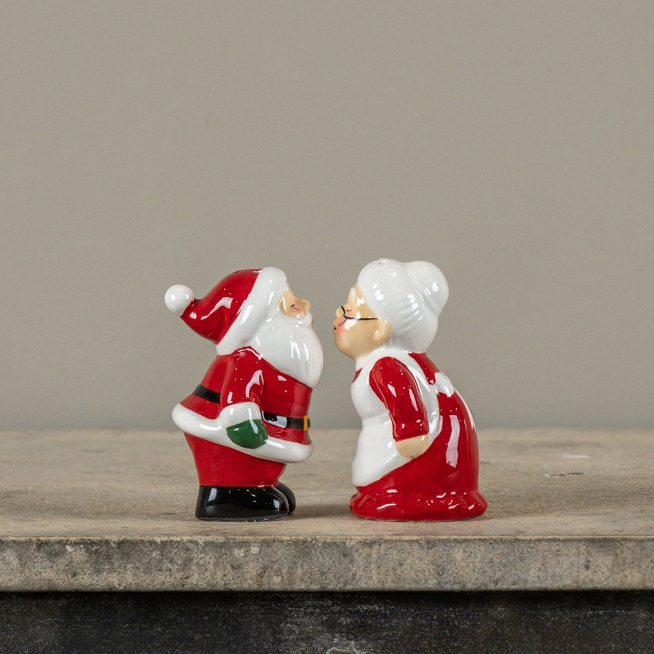 SET/2 KISSING CLAUS' SALT & PEPPER SHAKERS