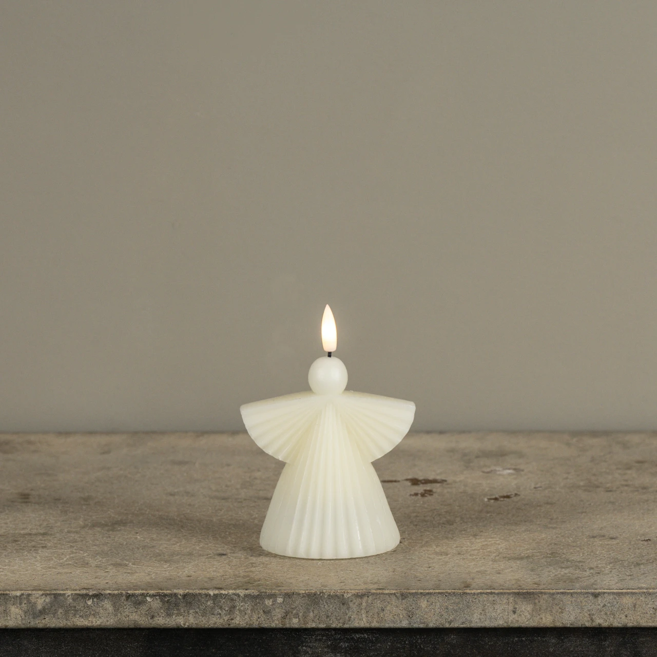 4.25" CREAM ANGEL 3D FLAME CANDLE