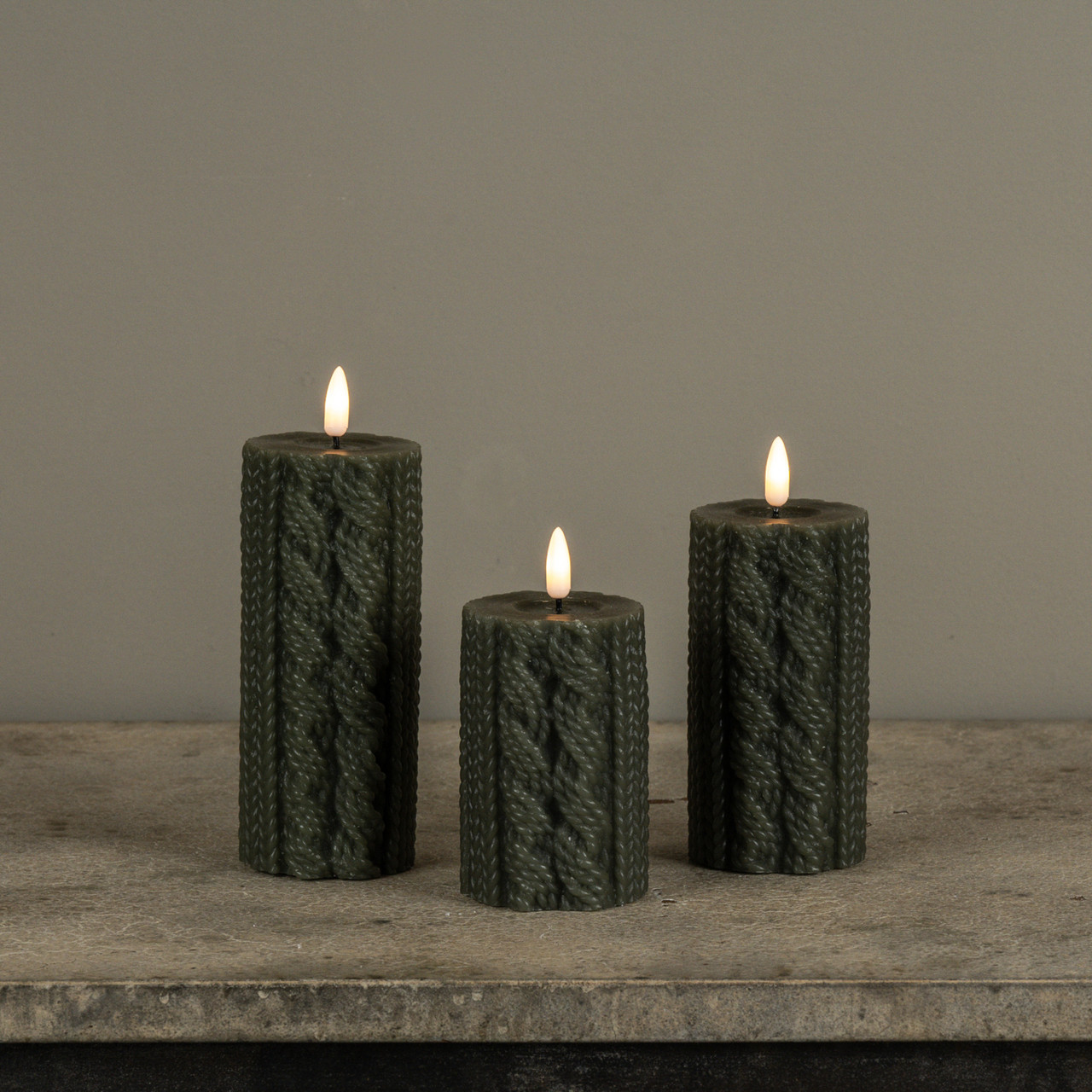 4" DARK GREEN SWEATER 3D FLAME CANDLE