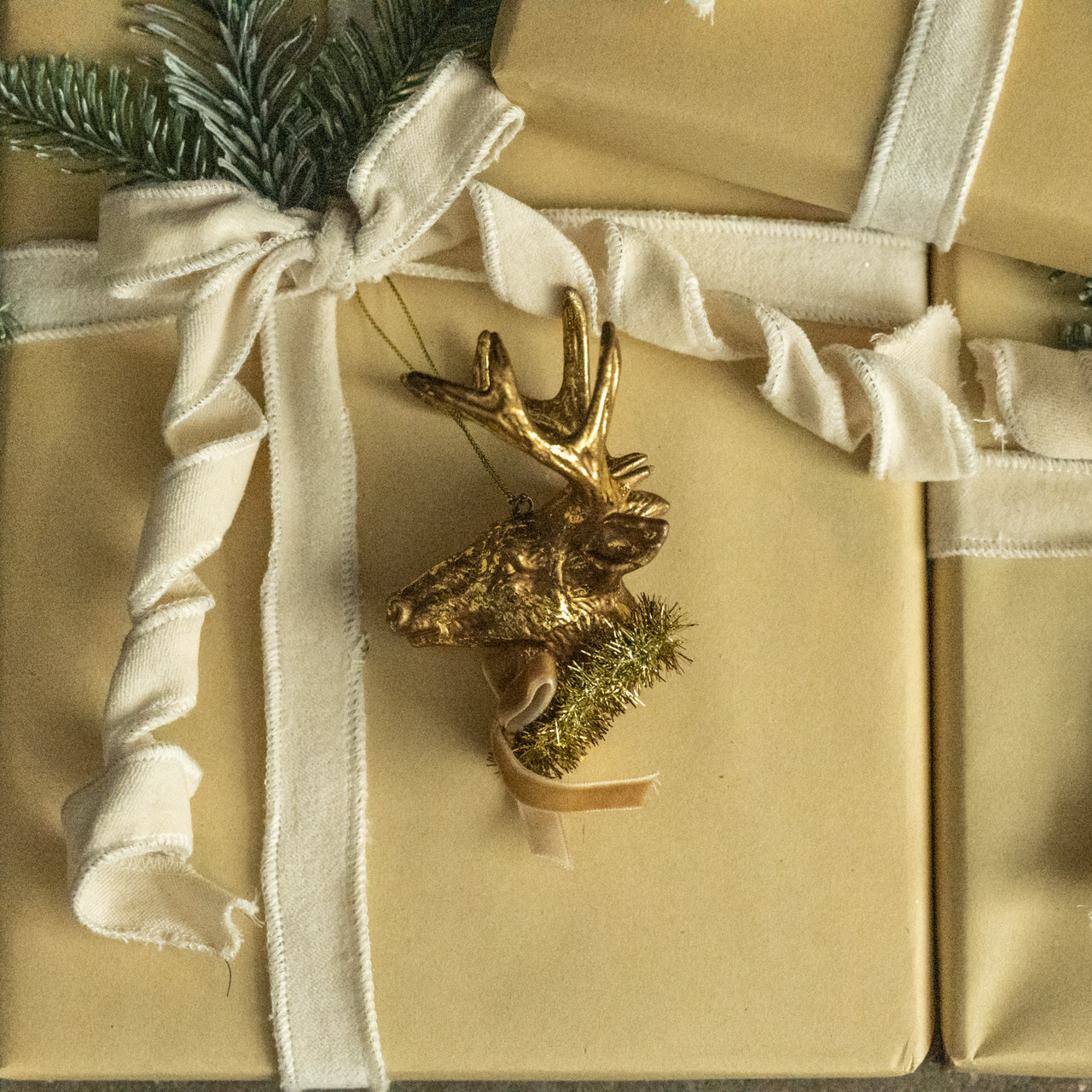 GOLD DEER HEAD ORNAMENT