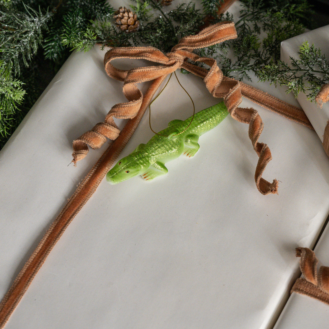 GLITTERED ALLIGATOR ORNAMENT