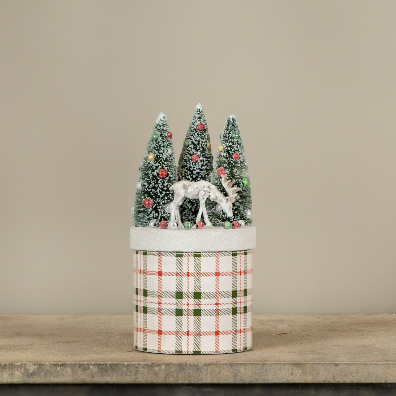 PLAID ROUND BOX W/ DEER SCENE
