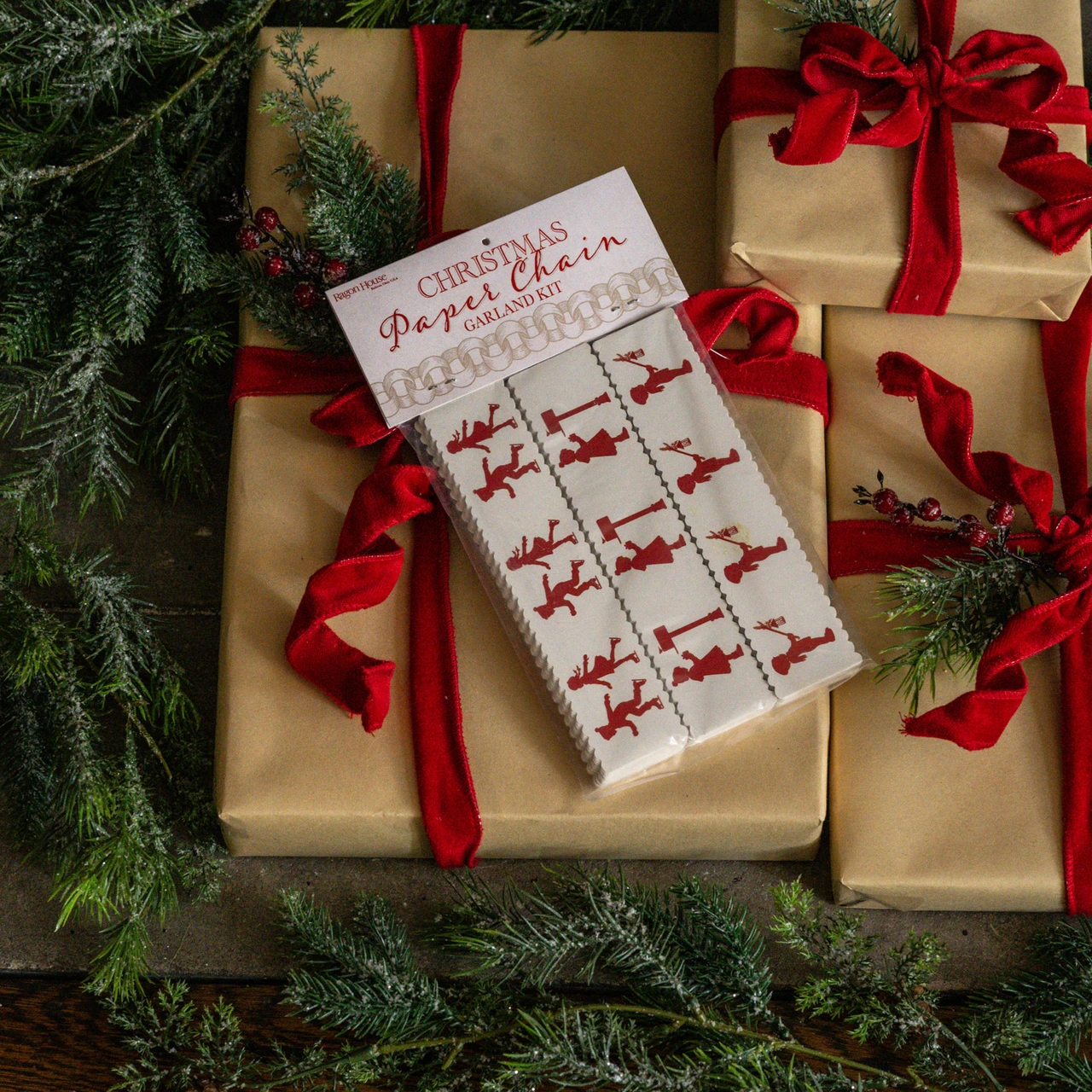 6' WHITE & RED PAPER CHAIN GARLAND KIT
