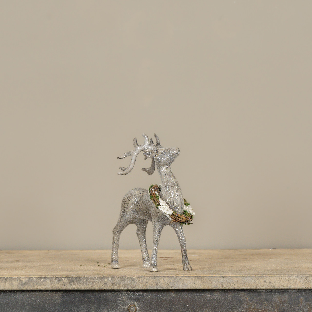 DEER W/ LAID BACK ANTLERS