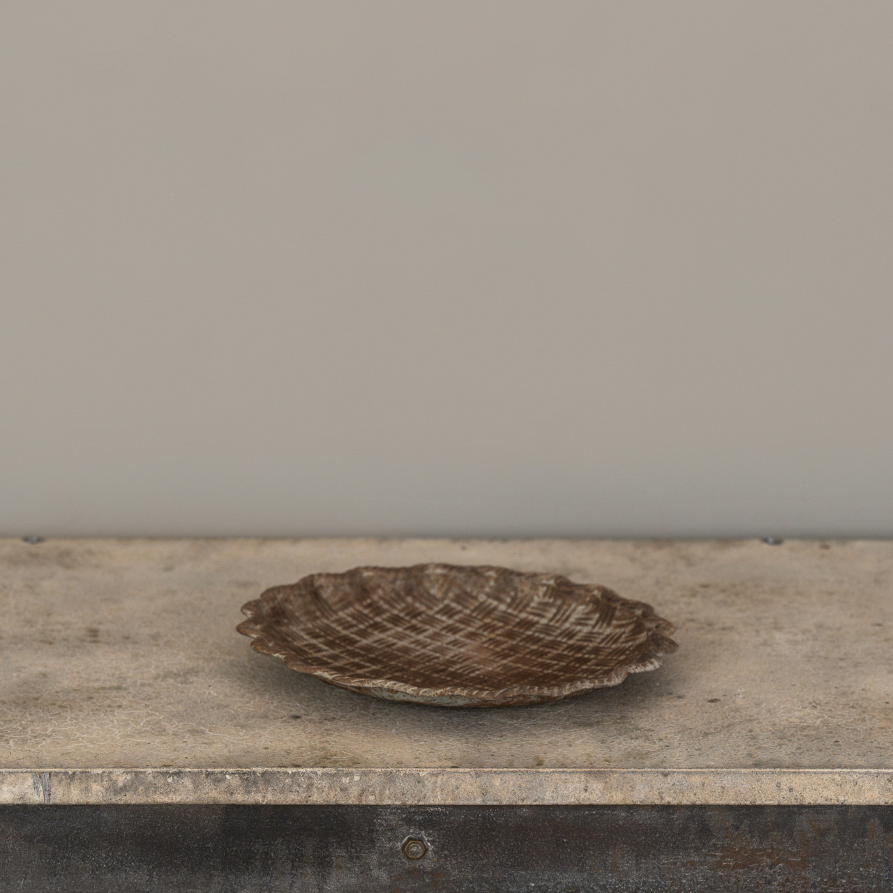 10.25" METAL SCALLOPED TRAY