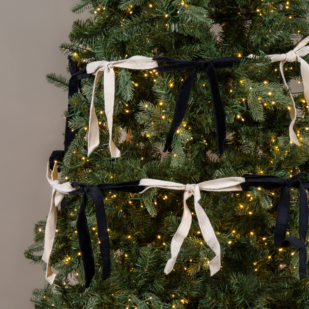 9' BLACK & WHITE BOW GARLAND