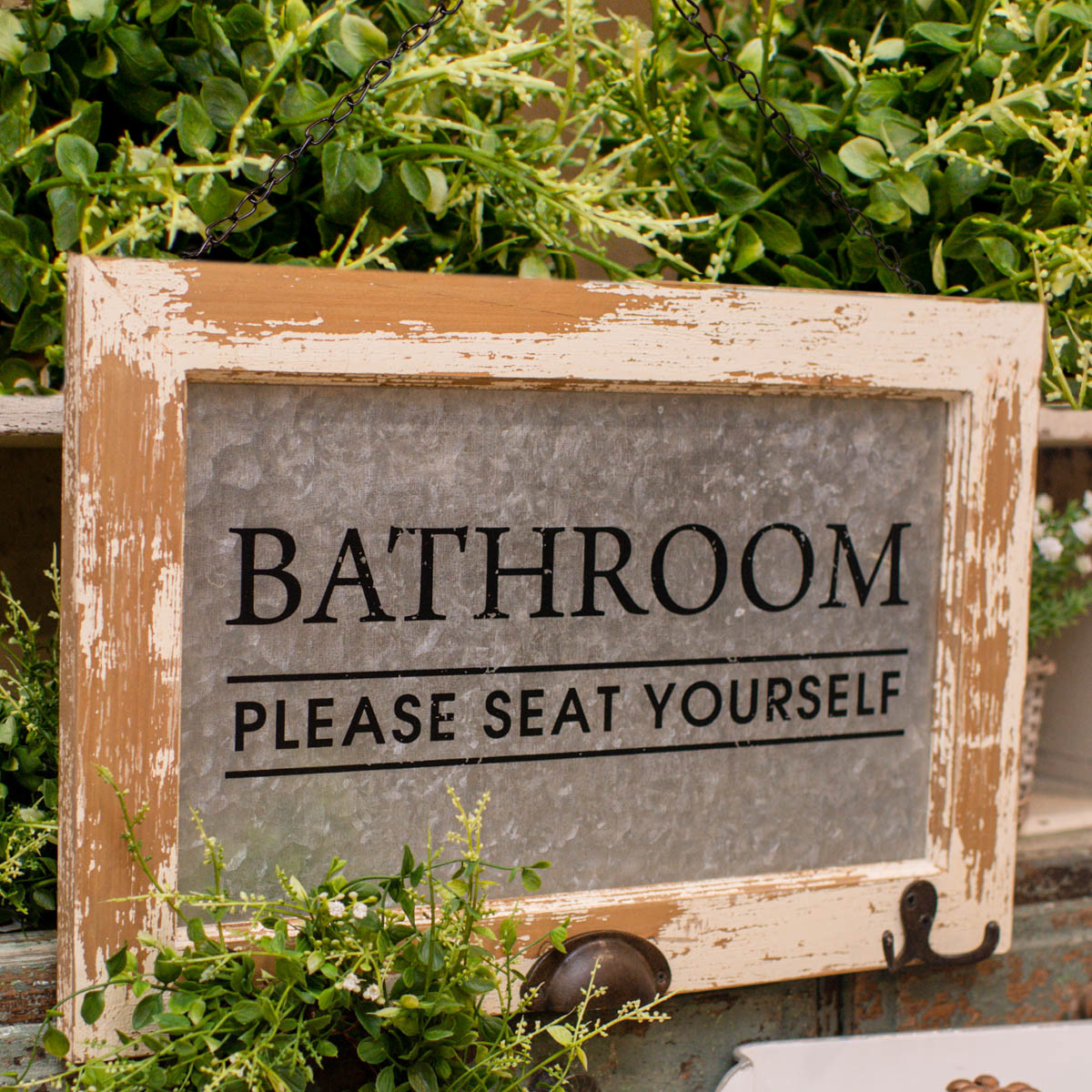 BATHROOM WINDOW FRAME Ragon House