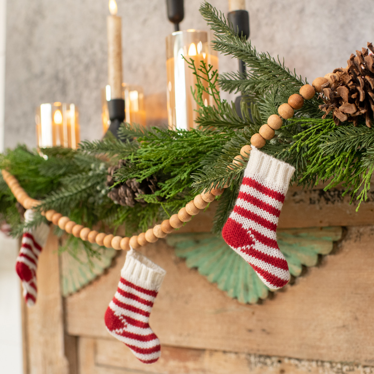 9' WOODEN BEAD W/ KNIT RED & WHITE STOCKING GARLAND - Ragon