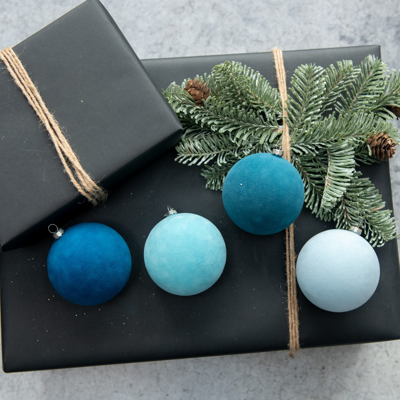 SET/ 4 - 3.25" BLUE FLOCKED BALLS