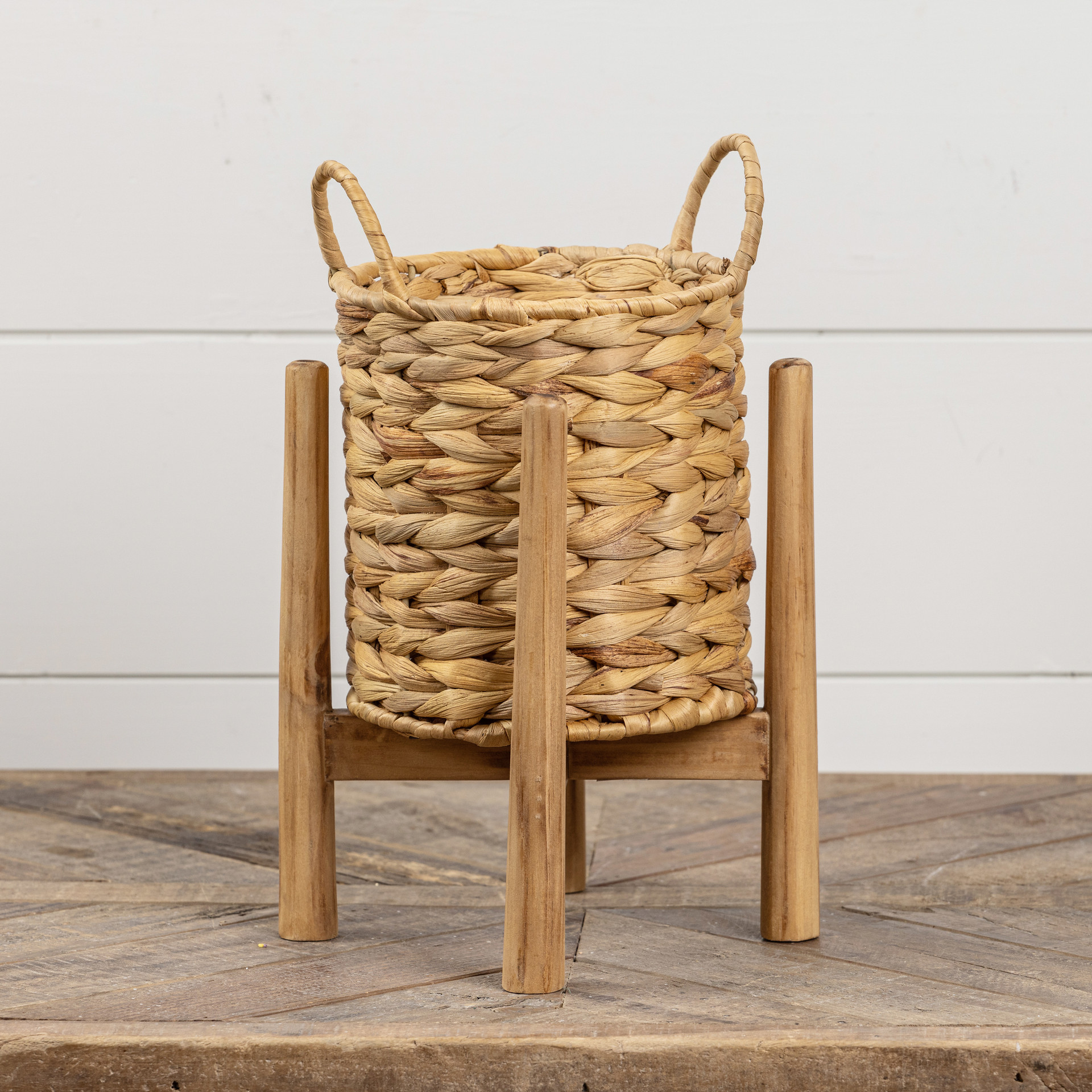 13.75" GRASS BASKET ON STAND Ragon House