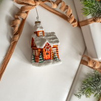SNOWY BROWN CABIN ORNAMENT