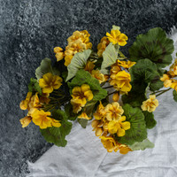 30" YELLOW GERANIUM SPRAY