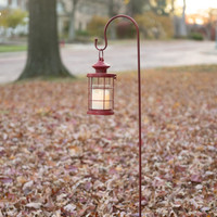 RED GARDEN LANTERN W/ STAKE