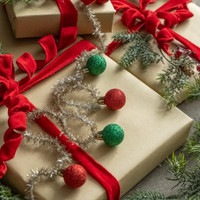 9' GLITTERED GREEN & RED GARLAND W/ SILVER TINSEL