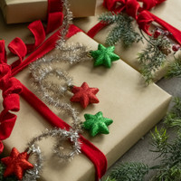 9' GLITTERED GREEN & RED STAR GARLAND W/ SILVER TINSEL