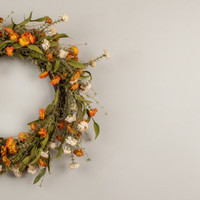 22" CREAM & ORANGE MINI DAISY WREATH