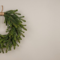 23" HANGING DENSE PINE WREATH