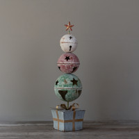 STACKED HOLIDAY BELLS & PRESENT STAKE