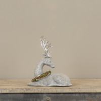 RIGHT FACING LAYING DEER W/ WREATH
