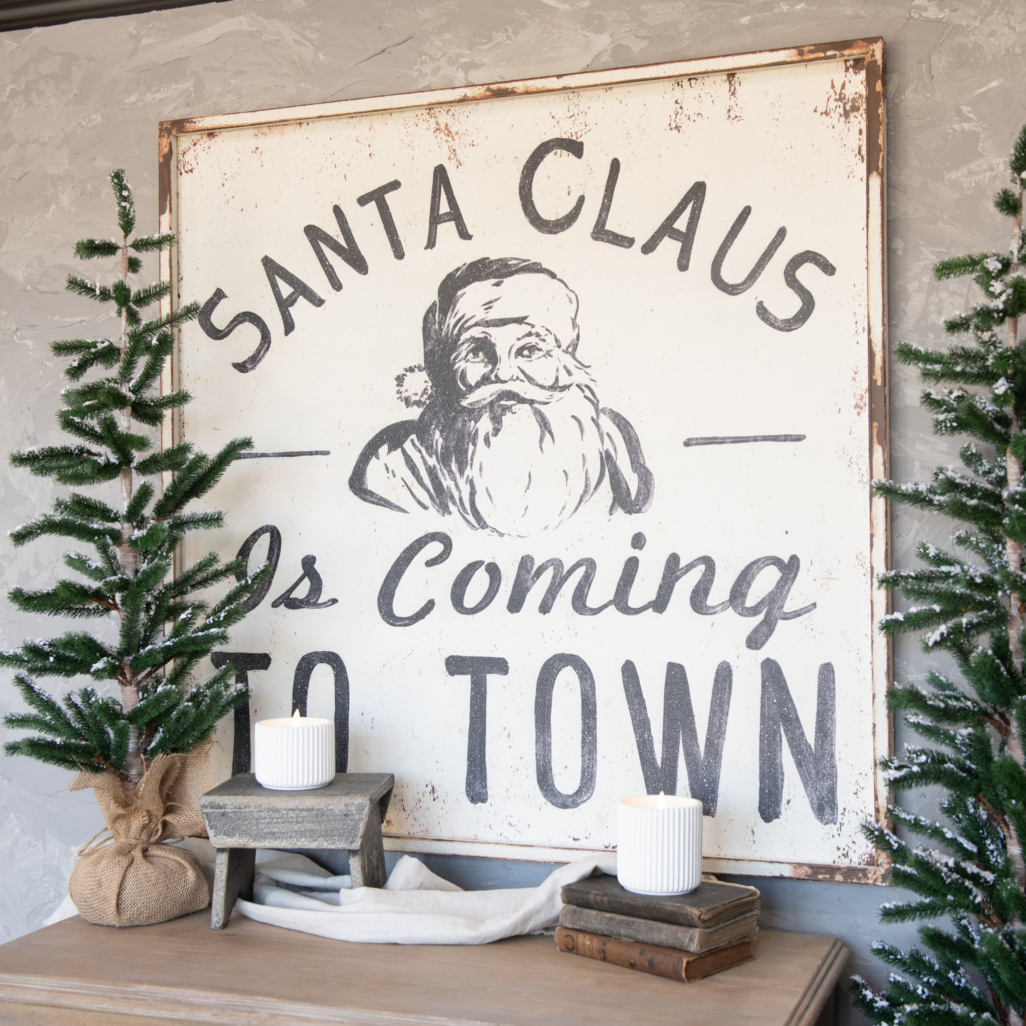 Black & White Santa Claus Is Coming to Town Sign