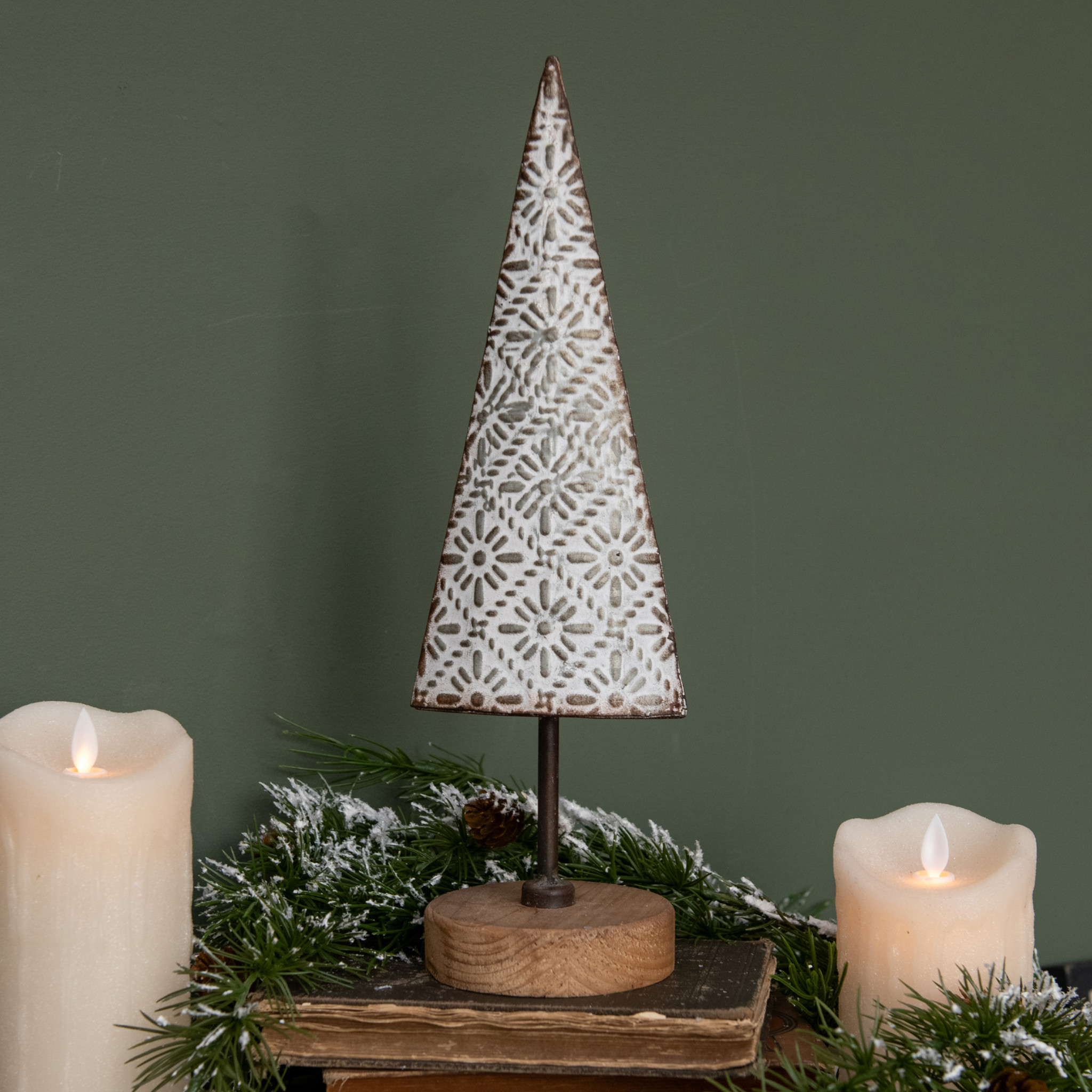 Textured Tin Tree, 14"