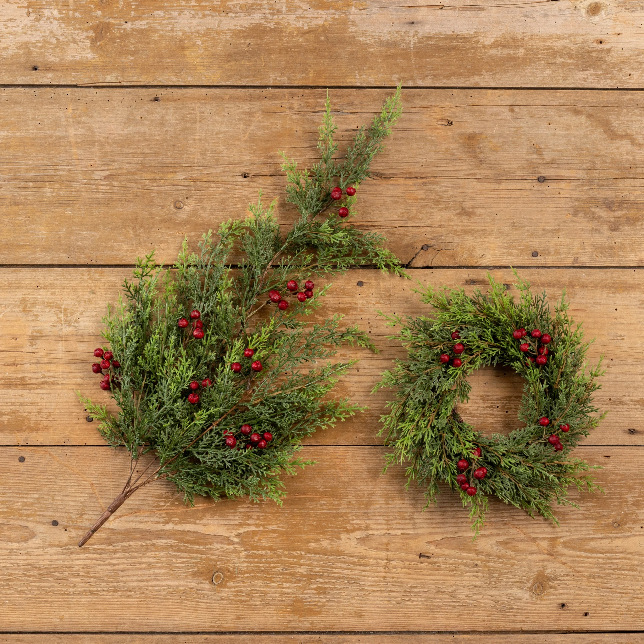 Soft Cedar & Red Berry Hanging Bush, 27", photo 5 of 5