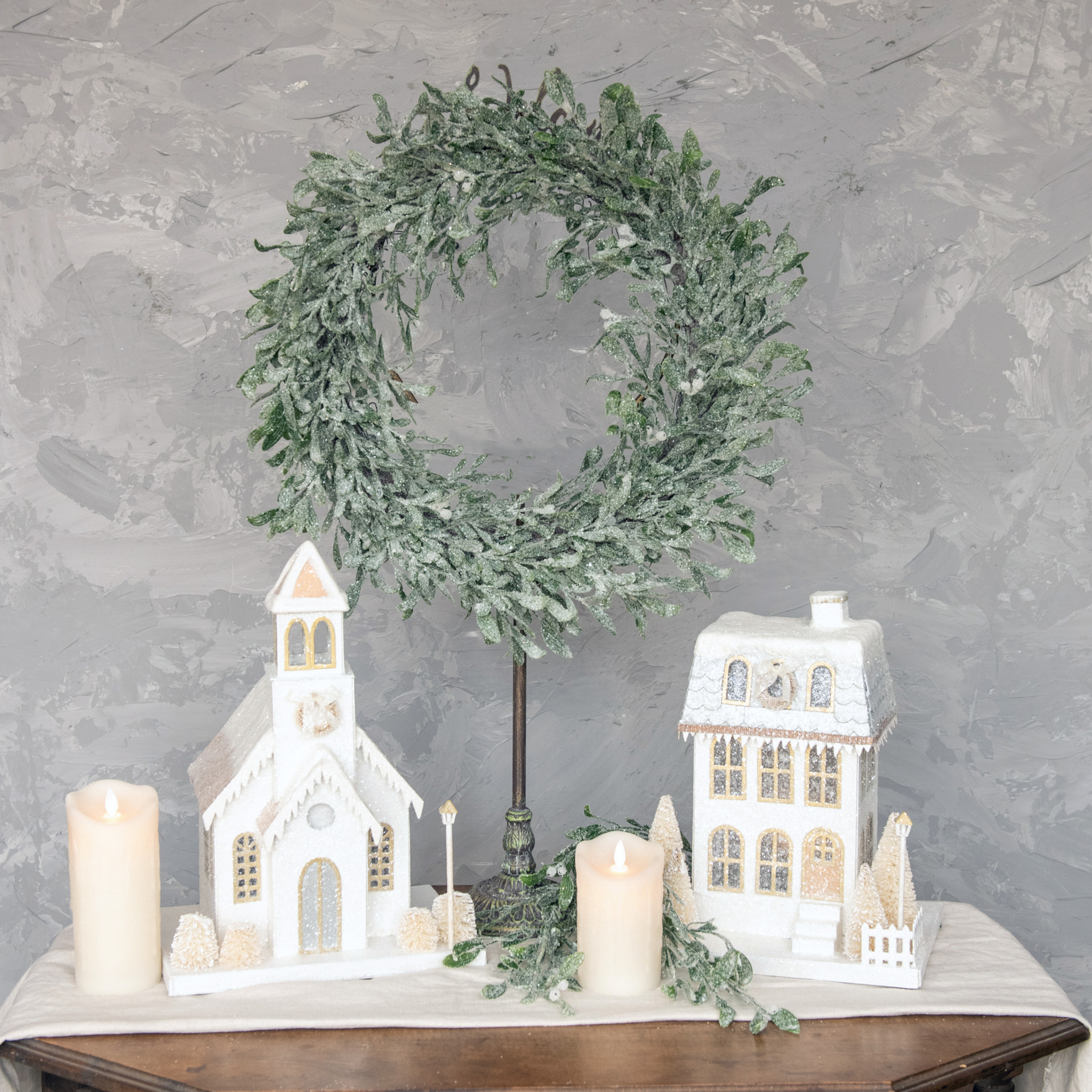 Frosted Mistletoe Wreath, 22", photo 2 of 4