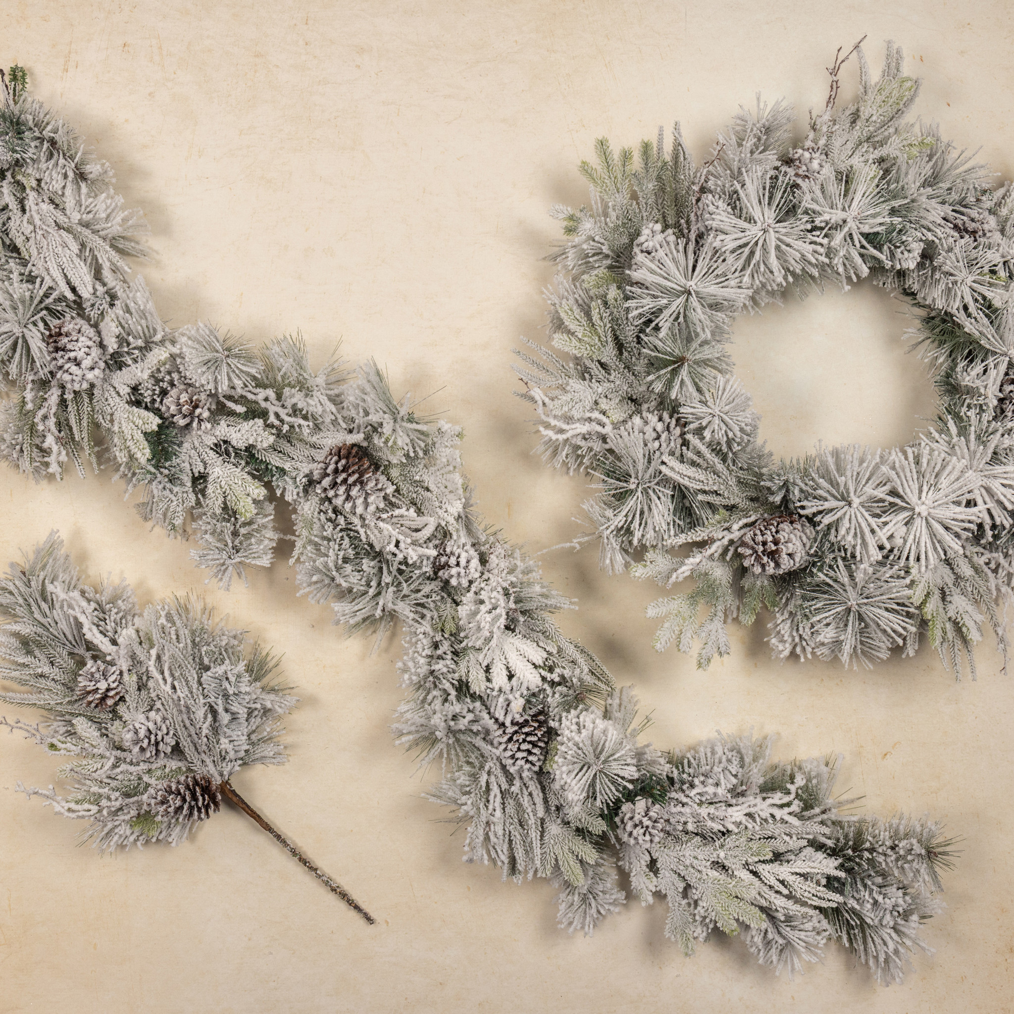 Heavily Flocked Pine Wreath, 30", photo 3 of 3