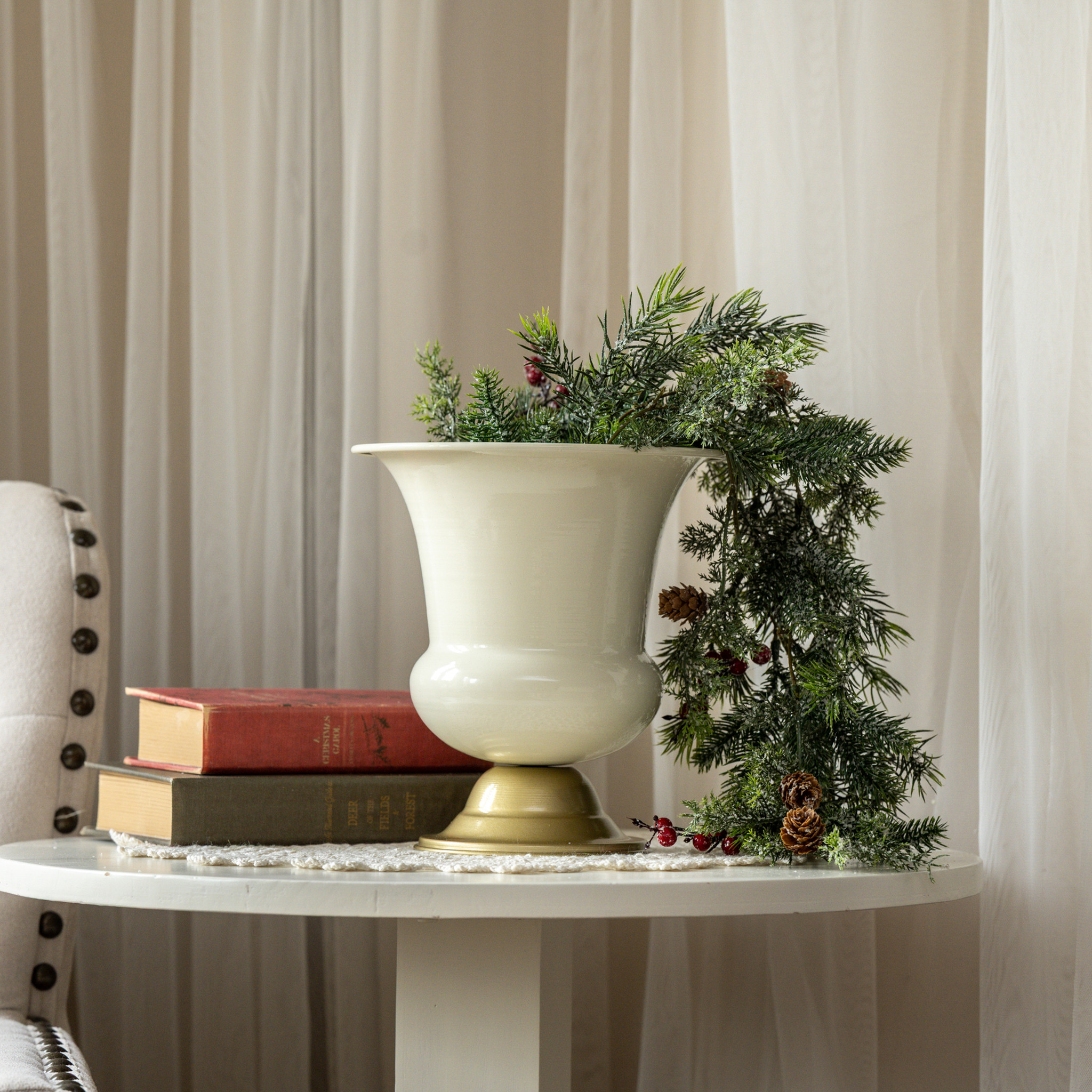 Gold & White Urn, 8.5"