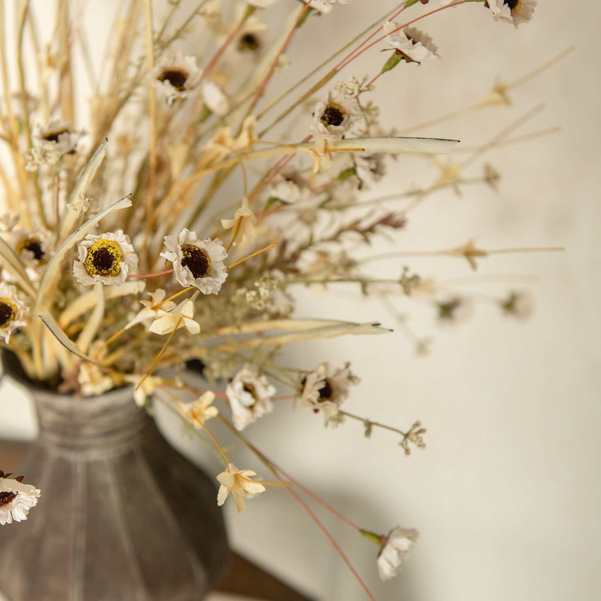 Cream Mini Daisy & Wild Grass Bush, 22"