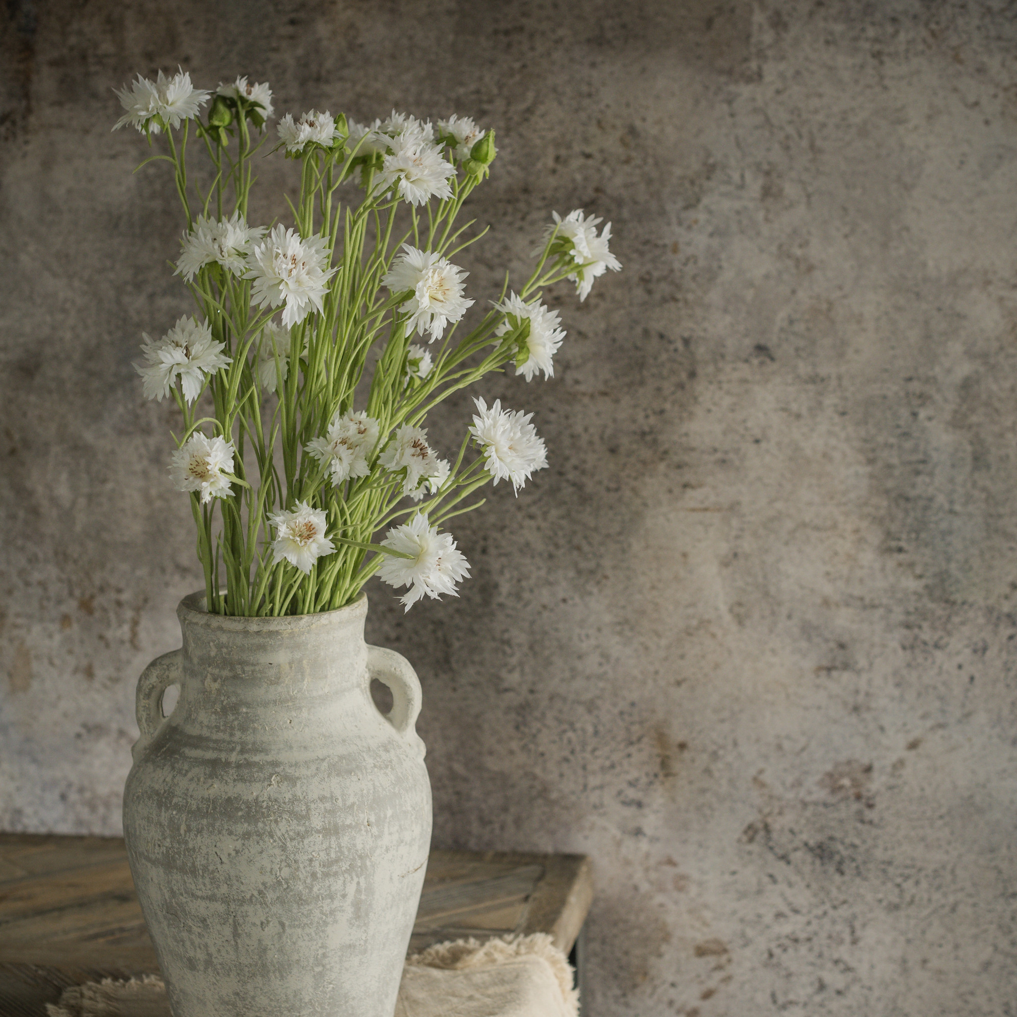 White Daisy Spray, 35.5", photo 2 of 4