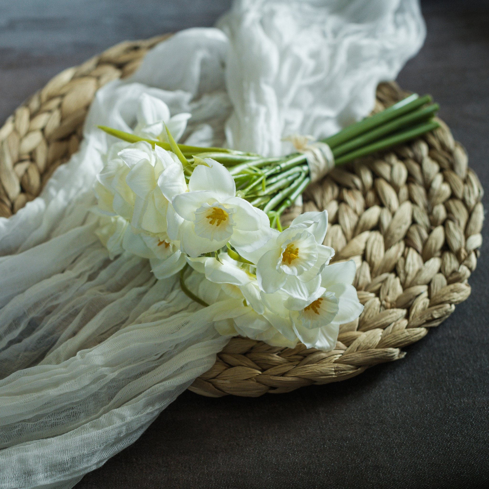White Daffodil Bundle, 9.5"